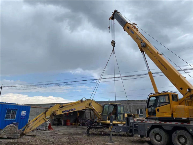 共青城市25吨吊车的工作半径是多少？