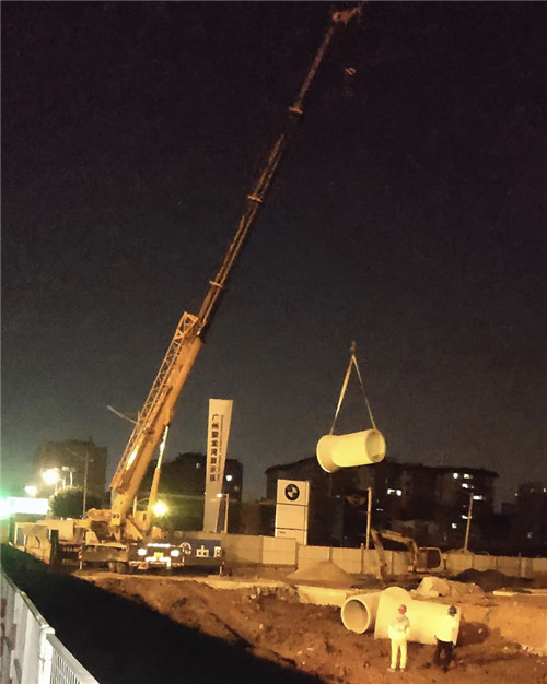 共青城市“弯臂矫正”—— 吊车的 “形变补偿” 技术